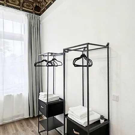 Im Denkmal Zentral In Mit Hohen Decken * Krefeld