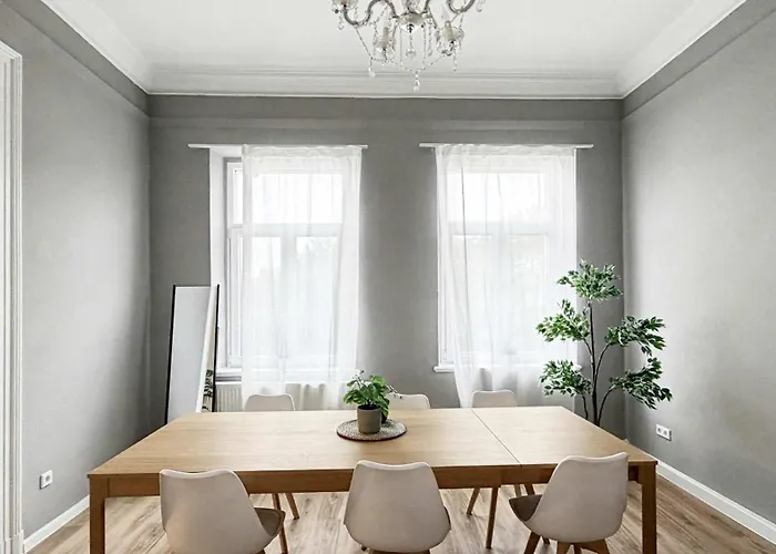 Im Denkmal Zentral In Mit Hohen Decken 克雷费尔德